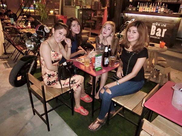 ร้านเหล้า ตลาดหัวมุม ร้านเหล้า ตลาดหัวมุม