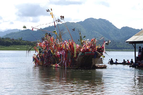 งานบุญเดือนสิบลอยเรือสะเดาะเคราะห์