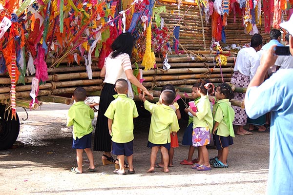 งานบุญเดือนสิบลอยเรือสะเดาะเคราะห์