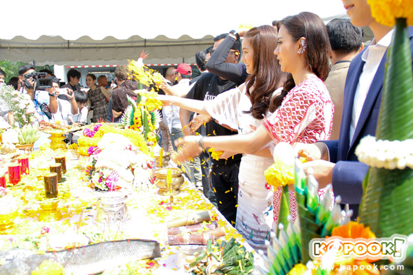 บวงสรวงละคร น้ำเซาะทราย ข้ามาคนเดียว เกิดเป็นกา บวงสรวงละคร น้ำเซาะทราย ข้ามาคนเดียว เกิดเป็นกา