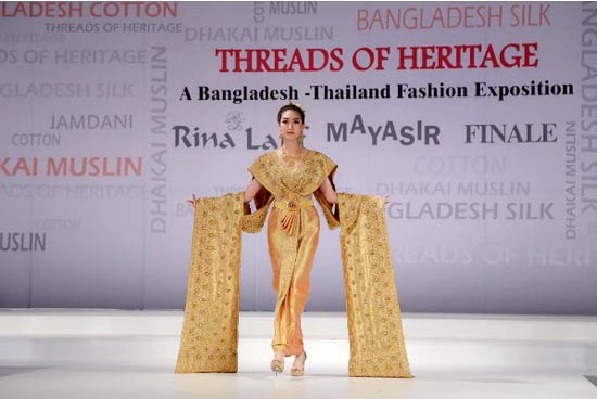 แฟชั่นโชว์ ดาราชุดไทย Finale แฟชั่นโชว์ ดาราชุดไทย Finale