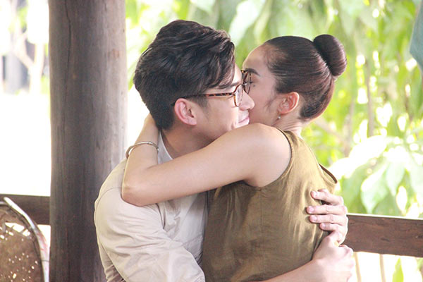 นาคี อุ้ม ลักขณา นาคี อุ้ม ลักขณา
