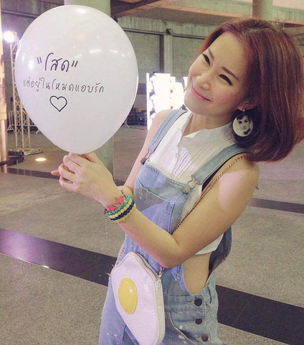 เบลล์ เกิร์ลลี่ เบอรี่ เบลล์ เกิร์ลลี่ เบอรี่