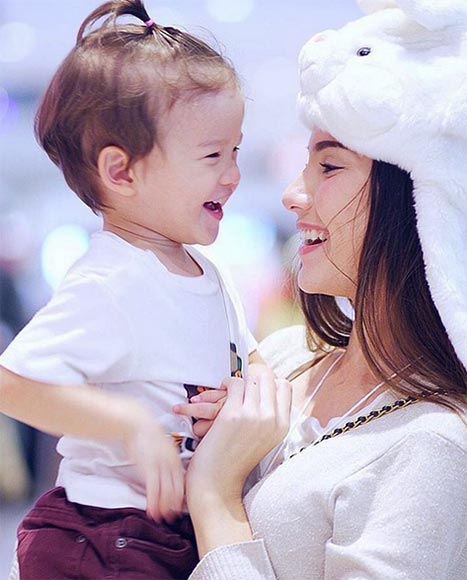 ซาร่า น้องแม็กซ์เวลล์ ซาร่า น้องแม็กซ์เวลล์