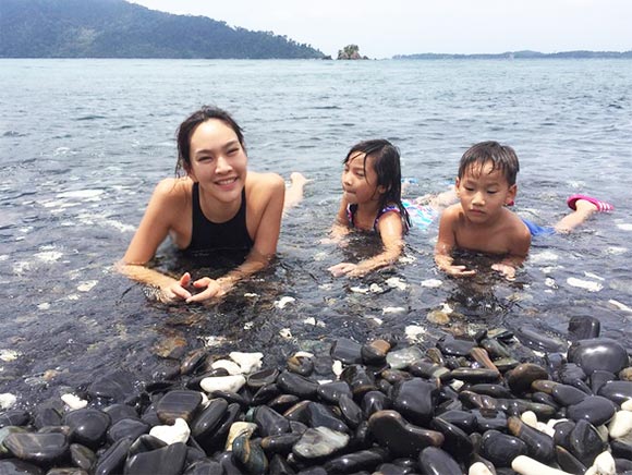 ตุ๊ก ชนกวนันท์ น้องแพรว น้องภูมิ ตุ๊ก ชนกวนันท์ น้องแพรว น้องภูมิ