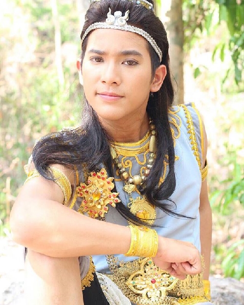 4 ยอดกุมาร ตรี คฑา จักร สังข์ 4 ยอดกุมาร ตรี คฑา จักร สังข์