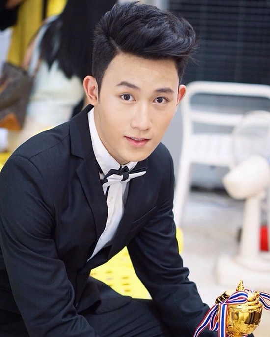 ดาราชุดนักศึกษา ดาราชุดนักศึกษา