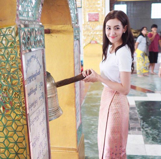 ดาราใส่ผ้าซิ่น ดาราใส่ผ้าซิ่น