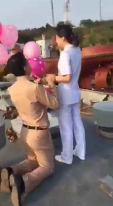 ขอแต่งงาน ขอแต่งงาน