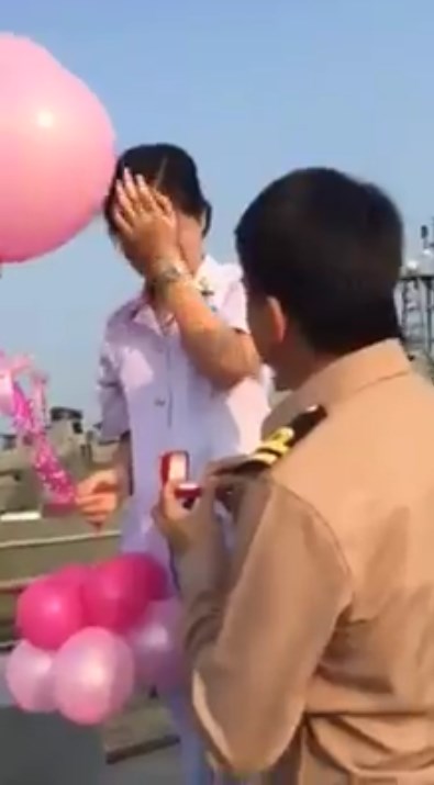 ขอแต่งงาน ขอแต่งงาน