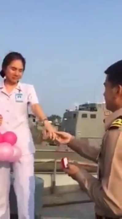 ขอแต่งงาน ขอแต่งงาน
