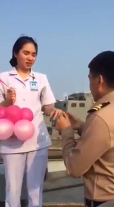 ขอแต่งงาน ขอแต่งงาน