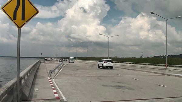 สะพานเลียบชายทะเลชลบุรี สะพานเลียบชายทะเลชลบุรี