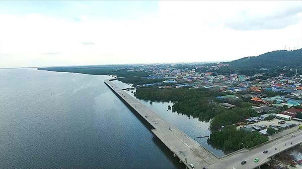 สะพานเลียบชายทะเลชลบุรี สะพานเลียบชายทะเลชลบุรี