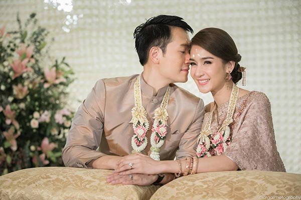 เนย โชติกา เนย โชติกา