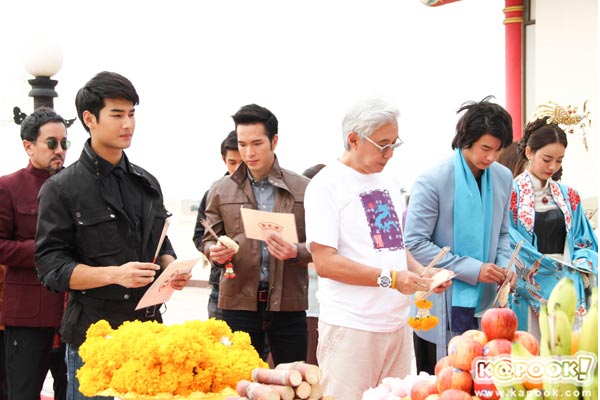 บวงสรวง ไข่มุกมังกรไฟ วาววา ประกบ 2 พระเอก เพื่อน คณิน-อาโป บวงสรวง ไข่มุกมังกรไฟ วาววา ประกบ 2 พระเอก เพื่อน คณิน-อาโป