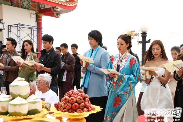 บวงสรวง ไข่มุกมังกรไฟ วาววา ประกบ 2 พระเอก เพื่อน คณิน-อาโป บวงสรวง ไข่มุกมังกรไฟ วาววา ประกบ 2 พระเอก เพื่อน คณิน-อาโป