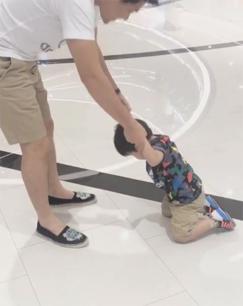 น้องโปรด กับลีลาการอ้อน ป๋าป๊อป น่ารักน่าเอ็นดูจริง ๆ น้องโปรด กับลีลาการอ้อน ป๋าป๊อป น่ารักน่าเอ็นดูจริง ๆ