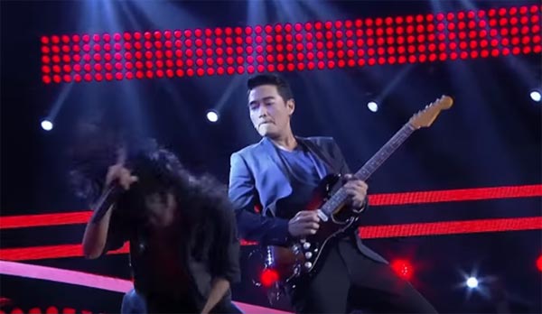 คลิป โค้ชก้อง สหรัถ โชว์โซโล่กีต้าร์บนเวที The Voice 5 เท่กระชากใจ คลิป โค้ชก้อง สหรัถ โชว์โซโล่กีต้าร์บนเวที The Voice 5 เท่กระชากใจ