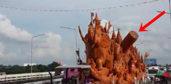 ชาวอุบลร่วมส่งกำลังใจ หลังเทียนพรรษาจาก วัดผาสุการาม หักระหว่างทาง ชาวอุบลร่วมส่งกำลังใจ หลังเทียนพรรษาจาก วัดผาสุการาม หักระหว่างทาง