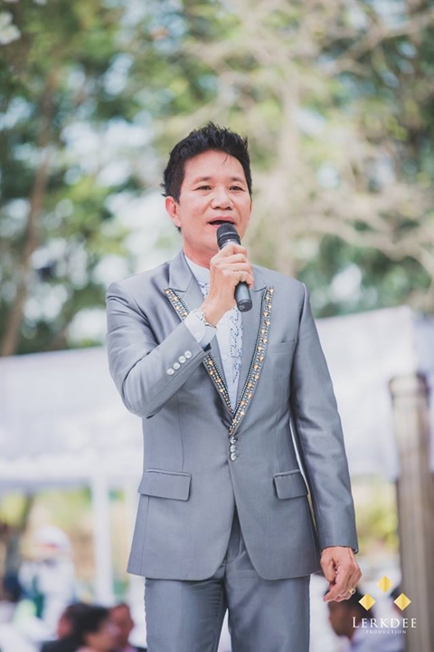 วิวาห์มหาอลังการ ! งานแต่ง 2 ลูกสาว ชาดา ไทยเศรษฐ์ แขกร่วมงานนับหมื่น วิวาห์มหาอลังการ ! งานแต่ง 2 ลูกสาว ชาดา ไทยเศรษฐ์ แขกร่วมงานนับหมื่น