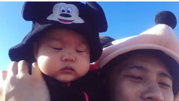 น้องเป่าเปา ฉายาหน้าเดียวเที่ยวรอบโลก ขนาดพาเหรดดิสนีย์ ดูแล้วยังหลับ ! น้องเป่าเปา ฉายาหน้าเดียวเที่ยวรอบโลก ขนาดพาเหรดดิสนีย์ ดูแล้วยังหลับ !