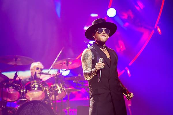 Queen + Adam Lambert ระเบิดความมันถึงใจ เปิดคอนเสิร์ตบรรเลงตำนานร็อค Queen + Adam Lambert ระเบิดความมันถึงใจ เปิดคอนเสิร์ตบรรเลงตำนานร็อค