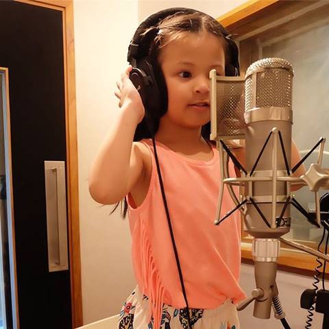 น้องบีน่า ฉายแววซุปตาร์ ถ่ายรูปที จิกกล้องแทบแตก เก่งจริง ๆ ตัวแค่นี้ น้องบีน่า ฉายแววซุปตาร์ ถ่ายรูปที จิกกล้องแทบแตก เก่งจริง ๆ ตัวแค่นี้