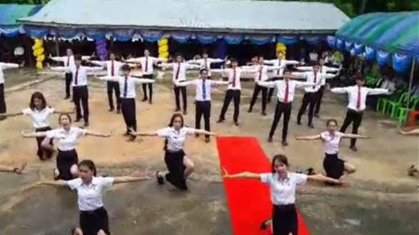 สุดซึ้ง...เพื่อน ๆ เชียร์ลีดเดอร์ โชว์ไว้อาลัยเพื่อนครั้งสุดท้าย อย่างเป๊ะ สุดซึ้ง...เพื่อน ๆ เชียร์ลีดเดอร์ โชว์ไว้อาลัยเพื่อนครั้งสุดท้าย อย่างเป๊ะ