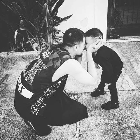 น้องบรู๊คลิน กับทรงผมใหม่ เป็นเลข ๙ ไทย น้องบรู๊คลิน กับทรงผมใหม่ เป็นเลข ๙ ไทย