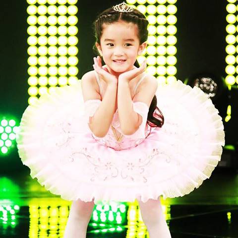 ส่องภาพ น้องณดา หนูน้อยนักกิจกรรมตัวยง รำไทย-ฟุตบอล-ตีกอล์ฟ ส่องภาพ น้องณดา หนูน้อยนักกิจกรรมตัวยง รำไทย-ฟุตบอล-ตีกอล์ฟ