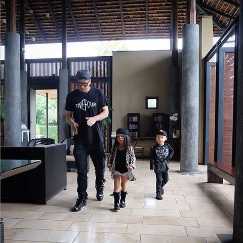 น้องบรู๊คลิน กับทรงผมใหม่ เป็นเลข ๙ ไทย น้องบรู๊คลิน กับทรงผมใหม่ เป็นเลข ๙ ไทย