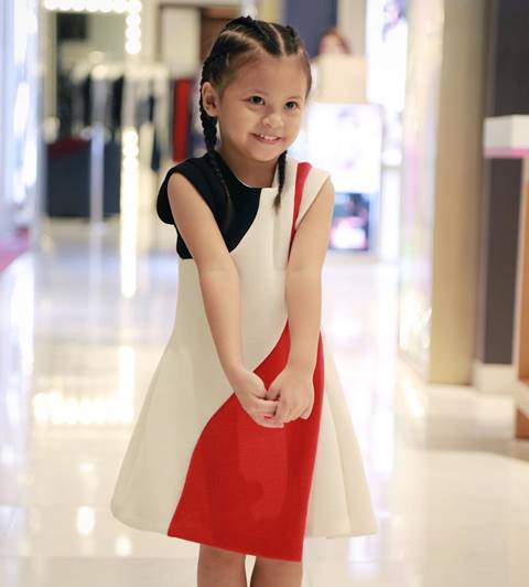 น้องบีน่า ฉายแววซุปตาร์ ถ่ายรูปที จิกกล้องแทบแตก เก่งจริง ๆ ตัวแค่นี้ น้องบีน่า ฉายแววซุปตาร์ ถ่ายรูปที จิกกล้องแทบแตก เก่งจริง ๆ ตัวแค่นี้