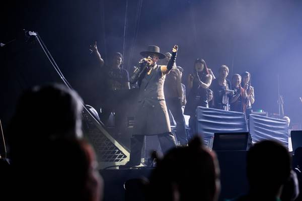 Queen + Adam Lambert ระเบิดความมันถึงใจ เปิดคอนเสิร์ตบรรเลงตำนานร็อค Queen + Adam Lambert ระเบิดความมันถึงใจ เปิดคอนเสิร์ตบรรเลงตำนานร็อค