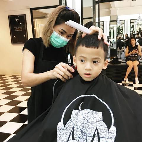 น้องบรู๊คลิน กับทรงผมใหม่ เป็นเลข ๙ ไทย น้องบรู๊คลิน กับทรงผมใหม่ เป็นเลข ๙ ไทย