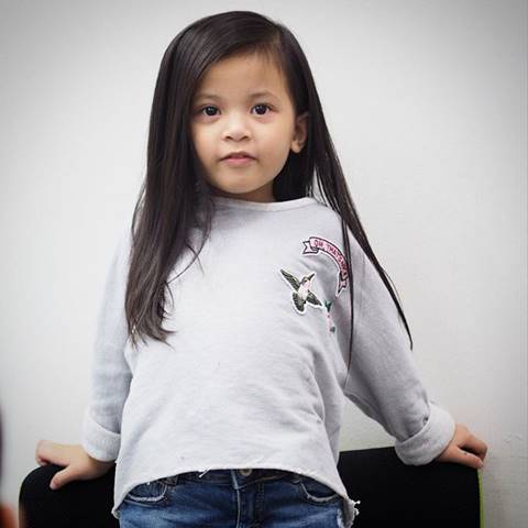 น้องบีน่า ฉายแววซุปตาร์ ถ่ายรูปที จิกกล้องแทบแตก เก่งจริง ๆ ตัวแค่นี้ น้องบีน่า ฉายแววซุปตาร์ ถ่ายรูปที จิกกล้องแทบแตก เก่งจริง ๆ ตัวแค่นี้