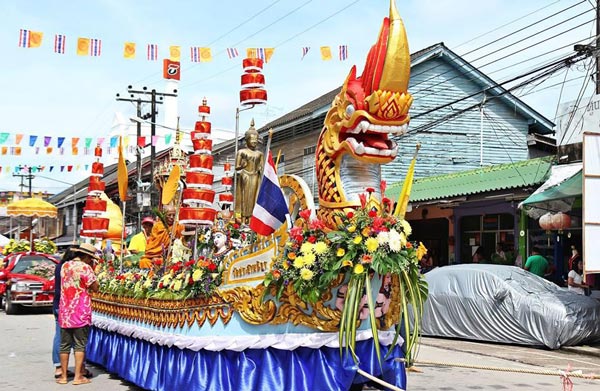 ประเพณีแข่งเรือชิงโล่ ประเพณีแข่งเรือชิงโล่