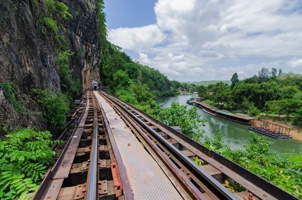 นั่งรถไฟเที่ยวกาญจนบุรี 2 วัน 1 คืน นั่งรถไฟเที่ยวกาญจนบุรี 2 วัน 1 คืน
