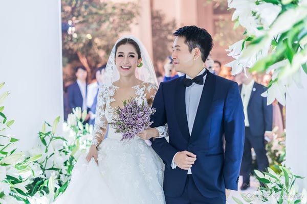 ชุดแต่งงาน เนย โชติกา ชุดแต่งงาน เนย โชติกา