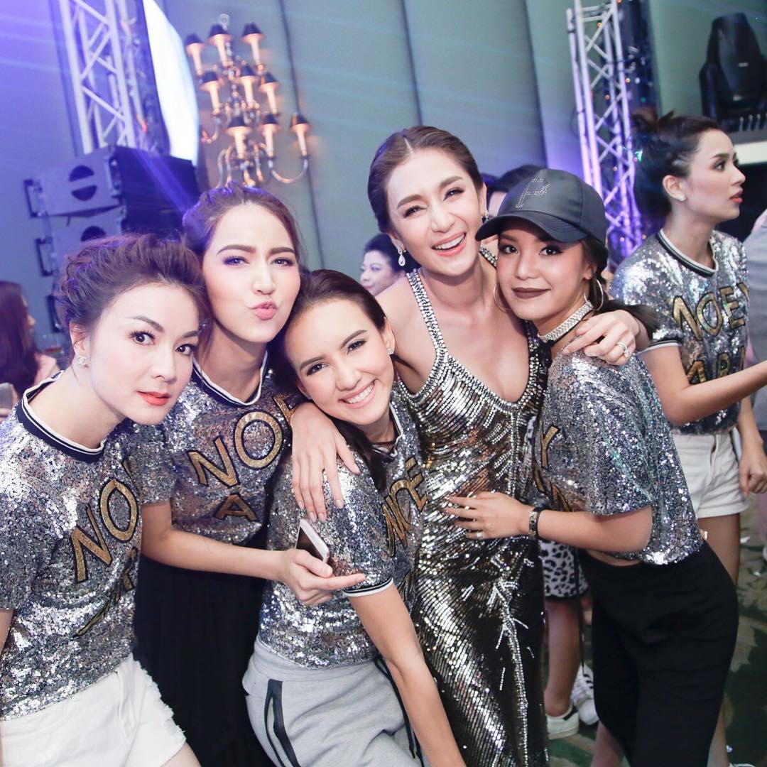 ชุดแต่งงาน เนย โชติกา ชุดแต่งงาน เนย โชติกา