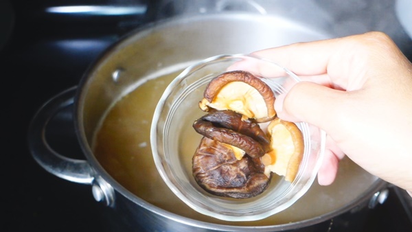 แกงจืดมะระยัดไส้หมูสับ แกงจืดมะระยัดไส้หมูสับ
