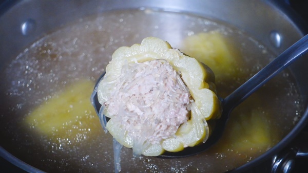 แกงจืดมะระยัดไส้หมูสับ แกงจืดมะระยัดไส้หมูสับ
