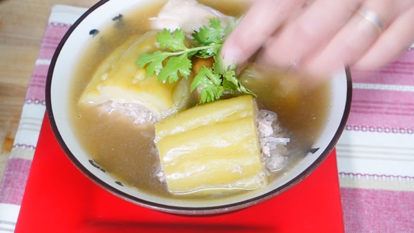 แกงจืดมะระยัดไส้หมูสับ แกงจืดมะระยัดไส้หมูสับ