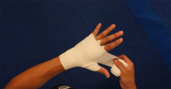 วิธีพันข้อมือนักมวย วิธีพันข้อมือนักมวย