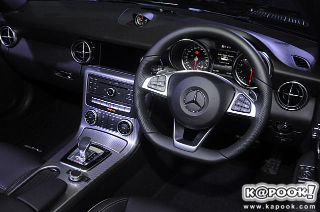 Mercedes-Benz SLC 300 AMG Dynamic Mercedes-Benz SLC 300 AMG Dynamic