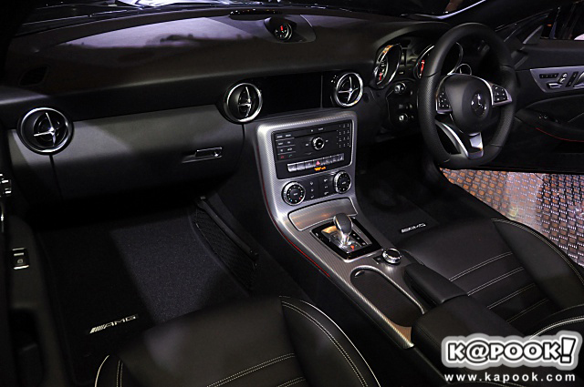 Mercedes-Benz SLC 300 AMG Dynamic Mercedes-Benz SLC 300 AMG Dynamic