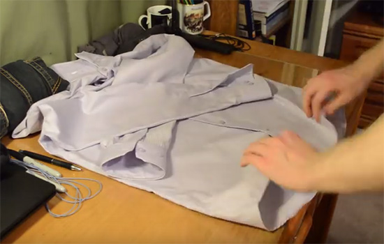 วิธีพับเสื้อผ้าใส่กระเป๋าเดินทาง วิธีพับเสื้อผ้าใส่กระเป๋าเดินทาง