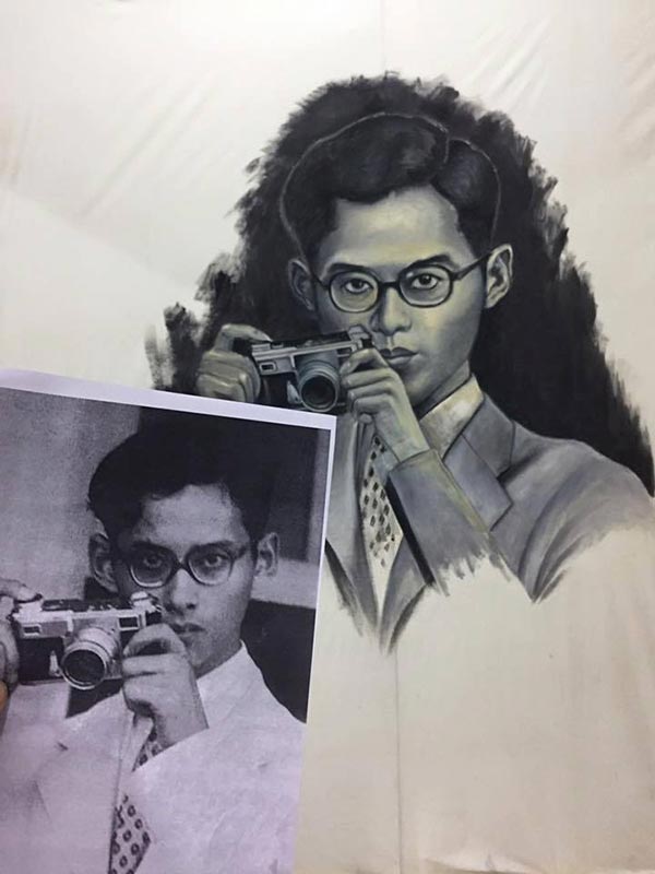 อาจารย์และนิสิตทัศนศิลป์ ม.มหาสารคาม วาดภาพในหลวง อาจารย์และนิสิตทัศนศิลป์ ม.มหาสารคาม วาดภาพในหลวง