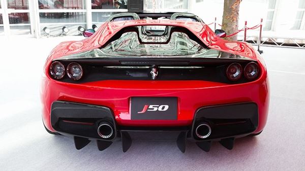 Ferrari J50 รุ่นพิเศษ Ferrari J50 รุ่นพิเศษ