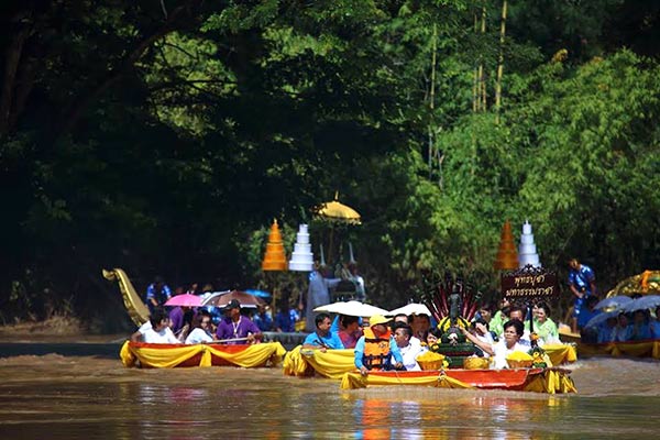 ประเพณีอุ้มพระดำน้ำ ประเพณีอุ้มพระดำน้ำ